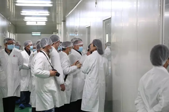 江蘇省中醫(yī)藥學會百余位專家老師參觀訪問李良濟(圖5) 江蘇省中醫(yī)藥學會百余位專家老師參觀訪問李良濟(圖5)