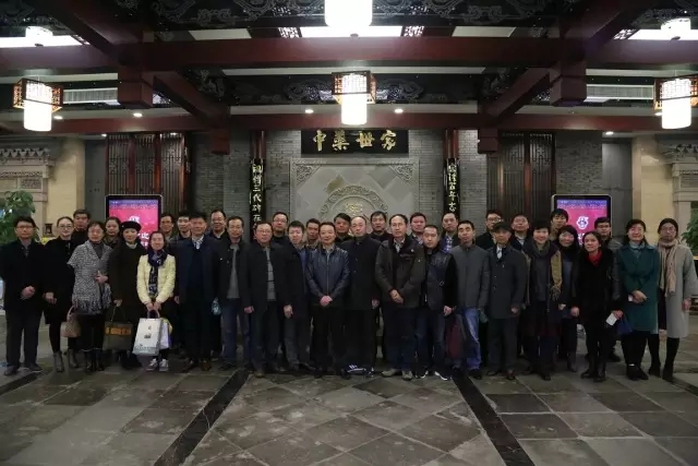 江蘇省中醫(yī)藥學會百余位專家老師參觀訪問李良濟(圖7) 江蘇省中醫(yī)藥學會百余位專家老師參觀訪問李良濟(圖7)
